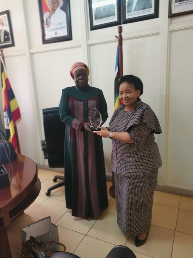 H.E the South African high commissioner Ms. L. Xingwana receiving a souvenir from the Minister of State for Veteran Affairs Hon Oleru Huda on 24 June 2022
