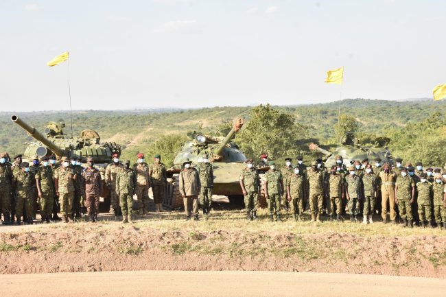 HE the President Gen YK Museveni in agroup photo with passed out tank crews at Armoured Warfare Training School in Kalama on 14 July 2022