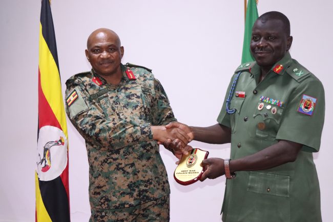 Maj Gen Jack Bakasumba UPDF CJS (L) recieves a Souvenir from Maj Gen UM Alkali Commandant Army War College Nigeria
