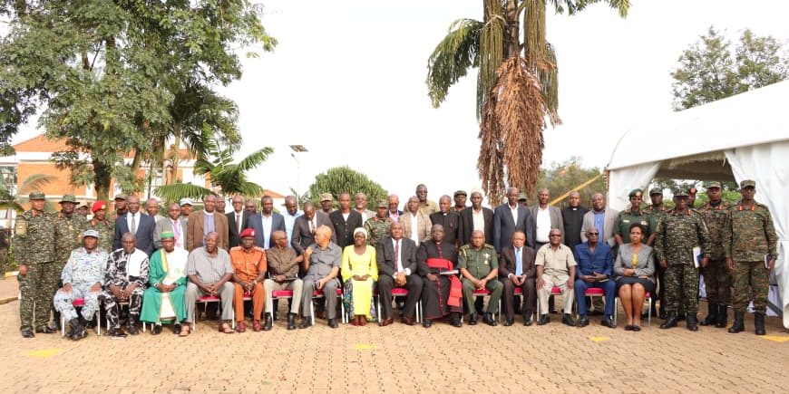 Hon Huda (C) in a group photo with defence officials and Kigezi sub region leaders after the minister’s brief at ModVA HQ