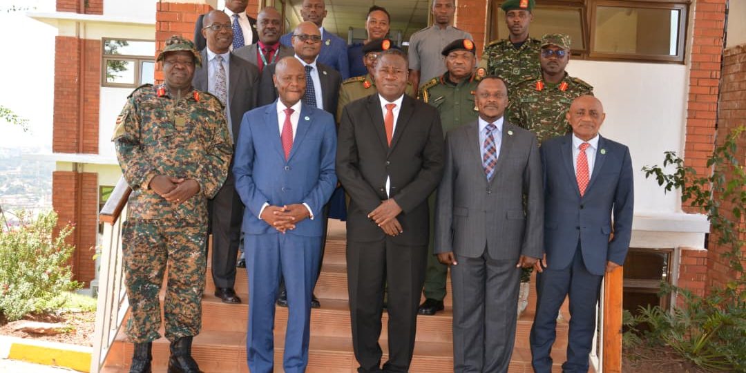 Hon .Minister Oboth Marksons( M) in a group photo with EASF Delegation and UPDF leadership.JPG