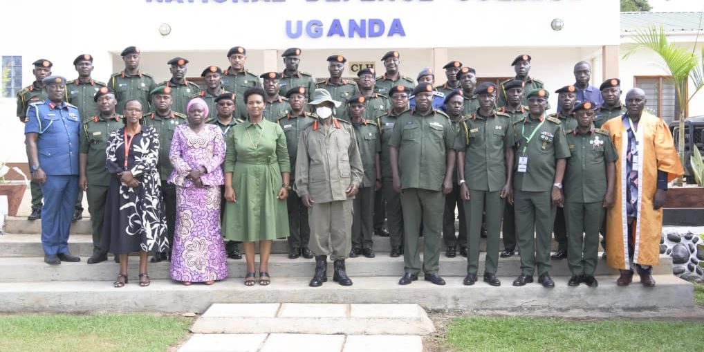 Group photo of NDC graduands with H.E Yoweri Kaguta Museveni at NDC-U in Njeru Buikwe district.jpg