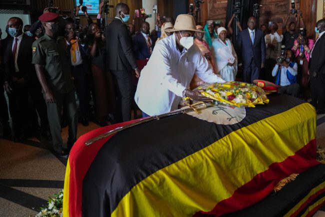 President Museveni laying awreth on the body of Late Gen Moses Ali
