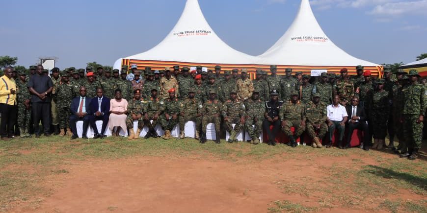 Graduands, invited guests in photo with chief guest Maj Gen Don Nabasa (C).JPG