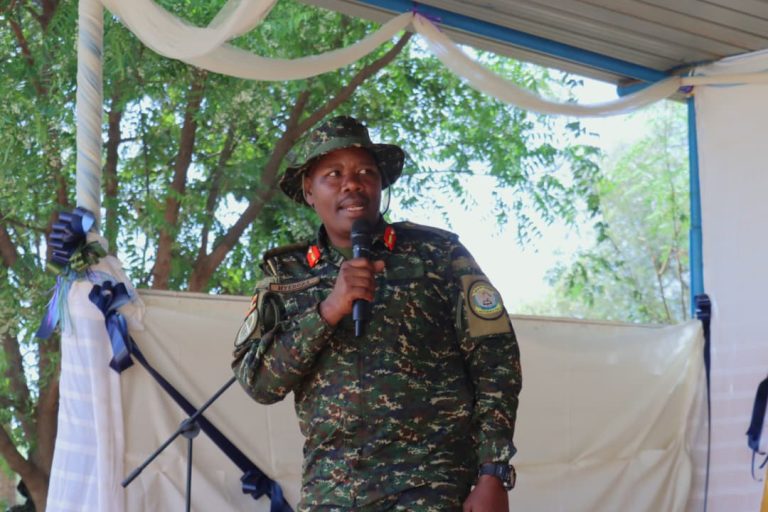 The 3DIV comander at the ceremony giving his remarks.JPG
